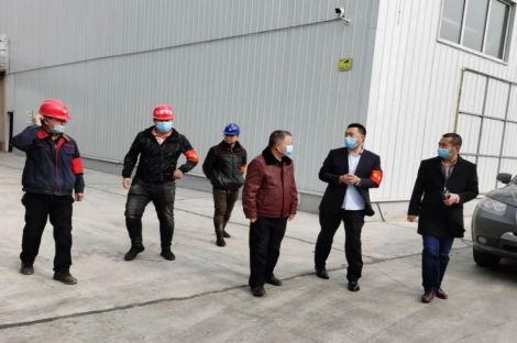 二連浩特市應(yīng)急管理局副局長(zhǎng)于躍飛來(lái)到東新農(nóng)業(yè)檢查指導(dǎo)安全生產(chǎn)工作