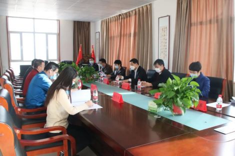 國(guó)家稅務(wù)總局內(nèi)蒙古自治區(qū)稅務(wù)局黨委委員、副局長(zhǎng)李其斗一行赴東新農(nóng)業(yè)考察